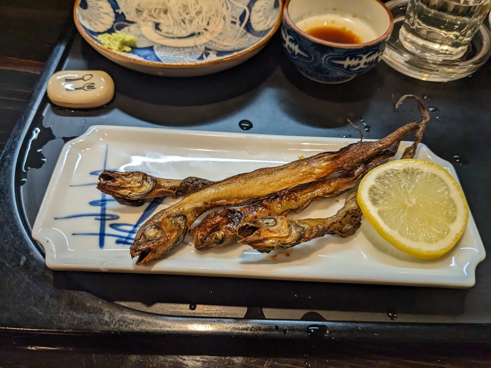 Grilled dried genge. Besides the soup bowl, it is also dried and grilled. Photo: Nux-vomica 1007 (CC BY-SA 4.0)