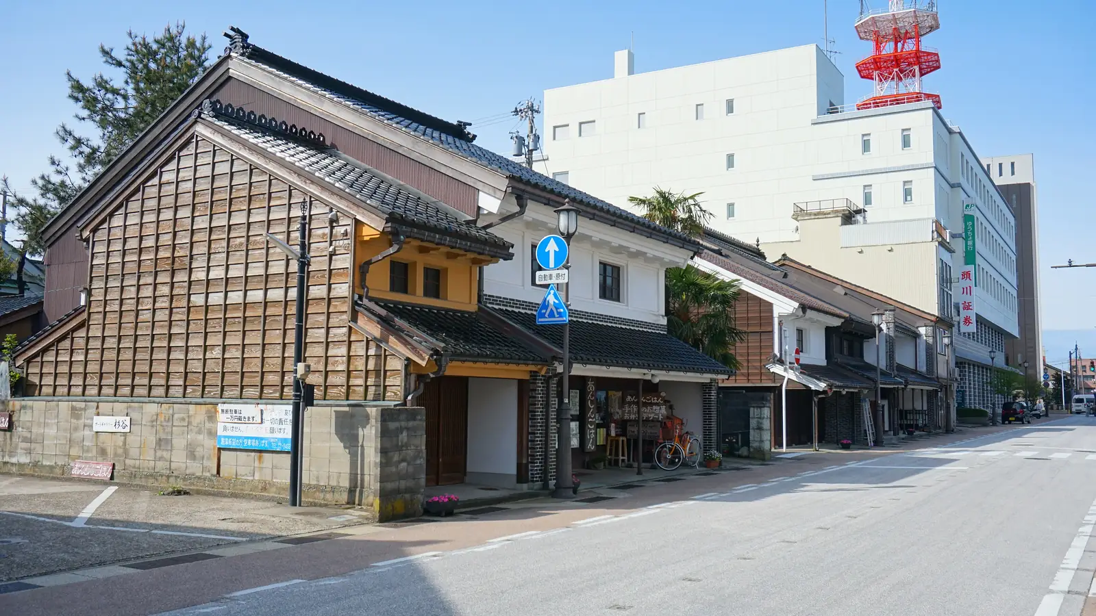 A storehouse-style merchant house on Yamachosuji. Photo: 掬茶 (CC BY-SA 4.0)