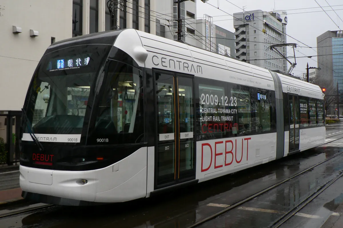 A Centram car running the city loop line. Photo: Hisagi (CC BY-SA 3.0)